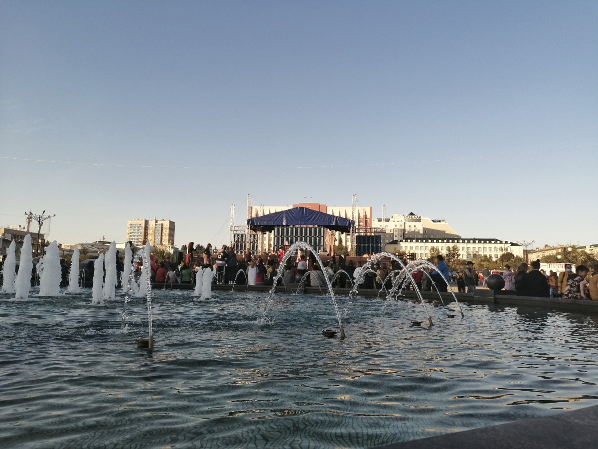 Фонтан на площади Ленина Чита лето