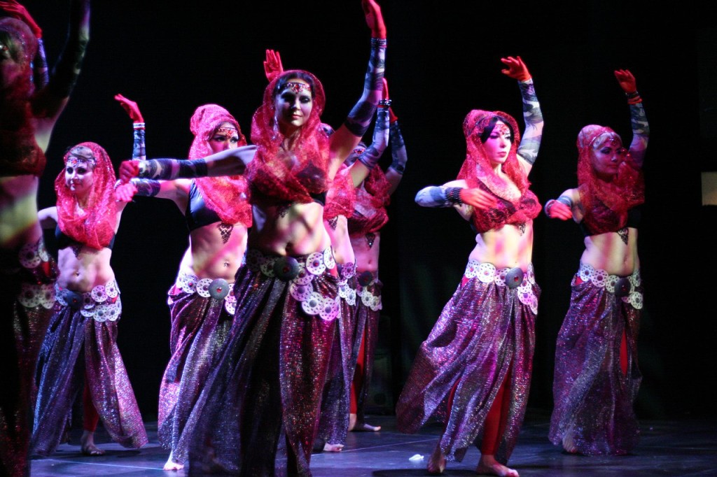 Танцевать арабские танцы. Восточные танцы. Арабские танцы. Арабские народные танцы. Фестиваль восточного танца.