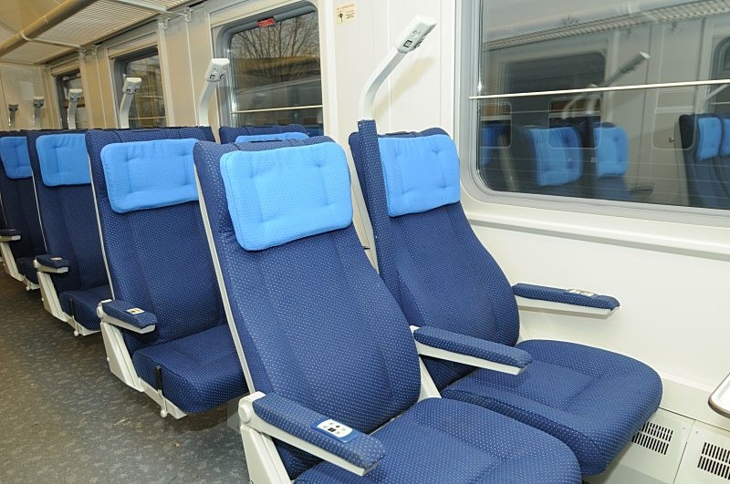 Вагоны сидячие места фото. Сидячий ФПК 2с. 61-4458 Вагон пассажирский с местами для сидения. Сидячий вагон РЖД 2с. Поезд 112 м сидячий вагон.